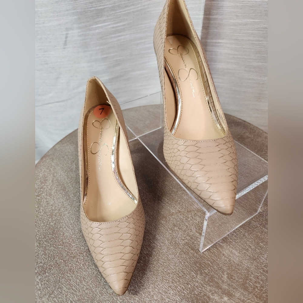 Jessica Simpson NWT 3.5 inch heel size 7M textured beige neutral woman shoe